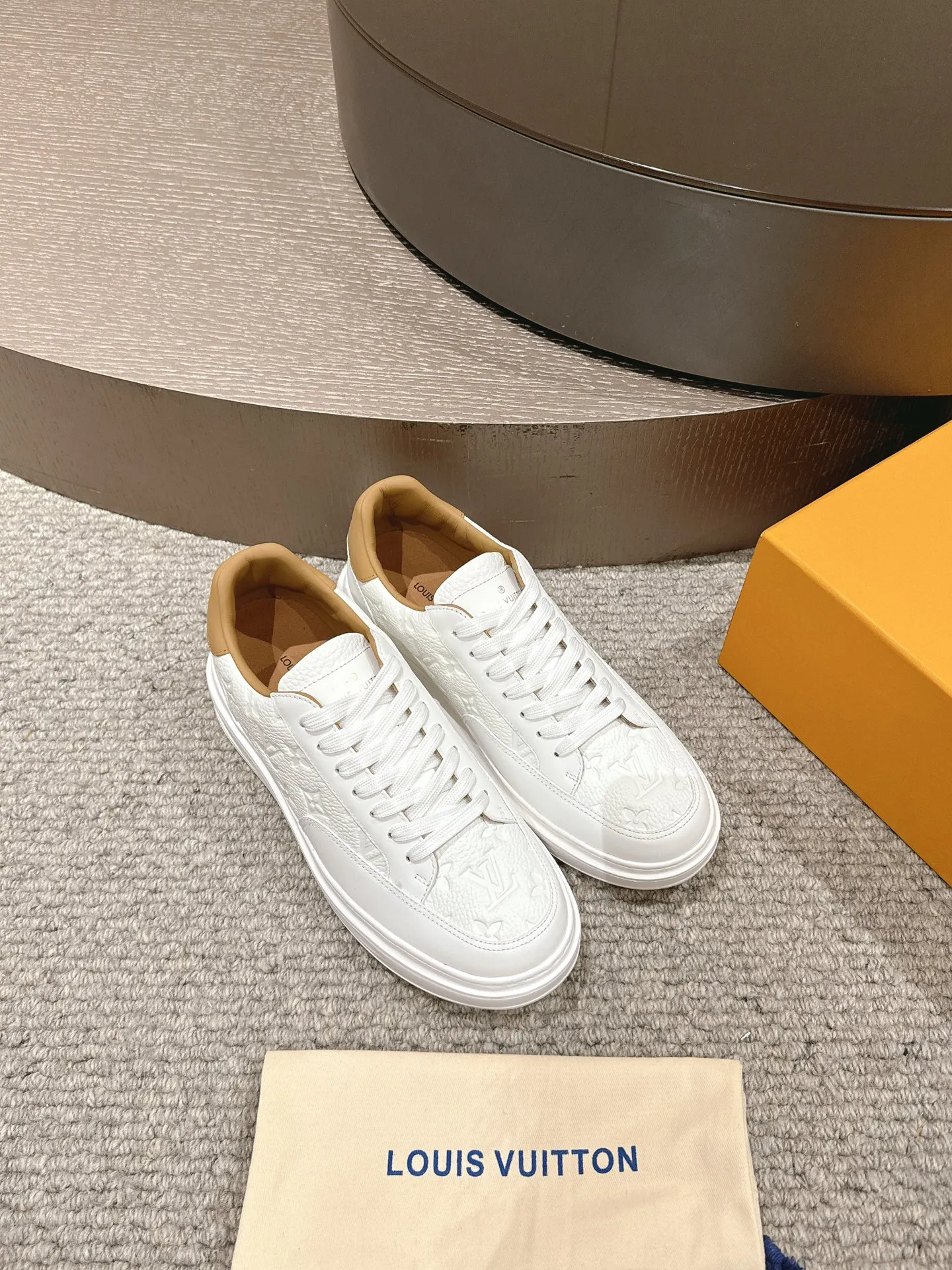 👟👟Ex-factory price 680👟👟 Women's shoes, women's clothing, women's shoes, women's clothing, women's shoes, women's clothing, LV25 new style, white shoes, best-selling models in the counter window, very three-dimensional and good-looking! Personalized printing, three-dimensional printed cowhide fabric...cowhide feet...original 4cm thick sole...Logo hot stamping, matching packaging, code number: 37-44 (45 customized, non-refundable)